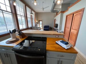 East Side, Kitchen Island