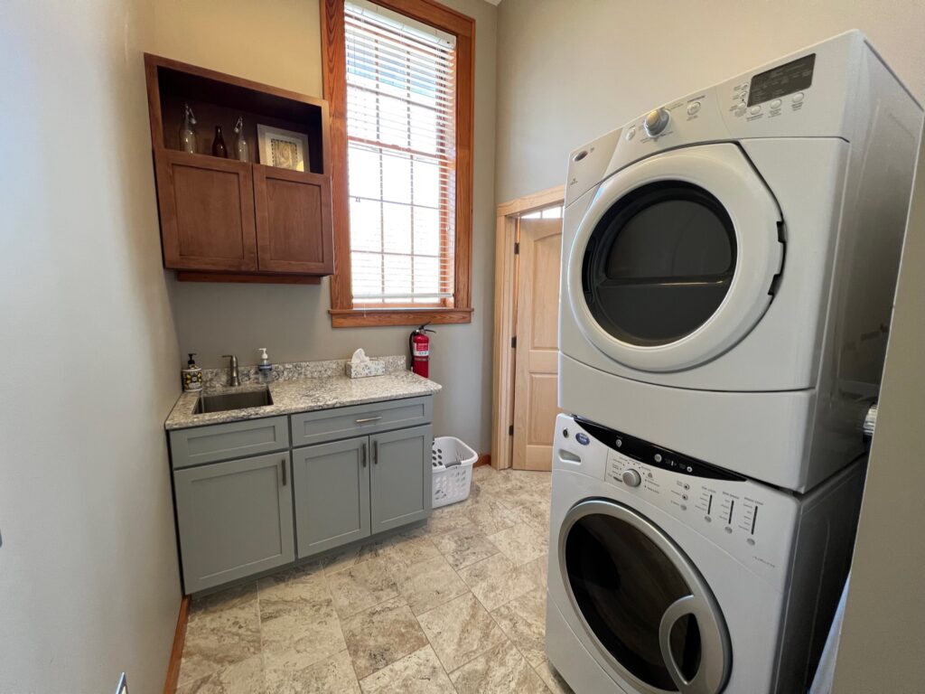East Side, Laundry Room